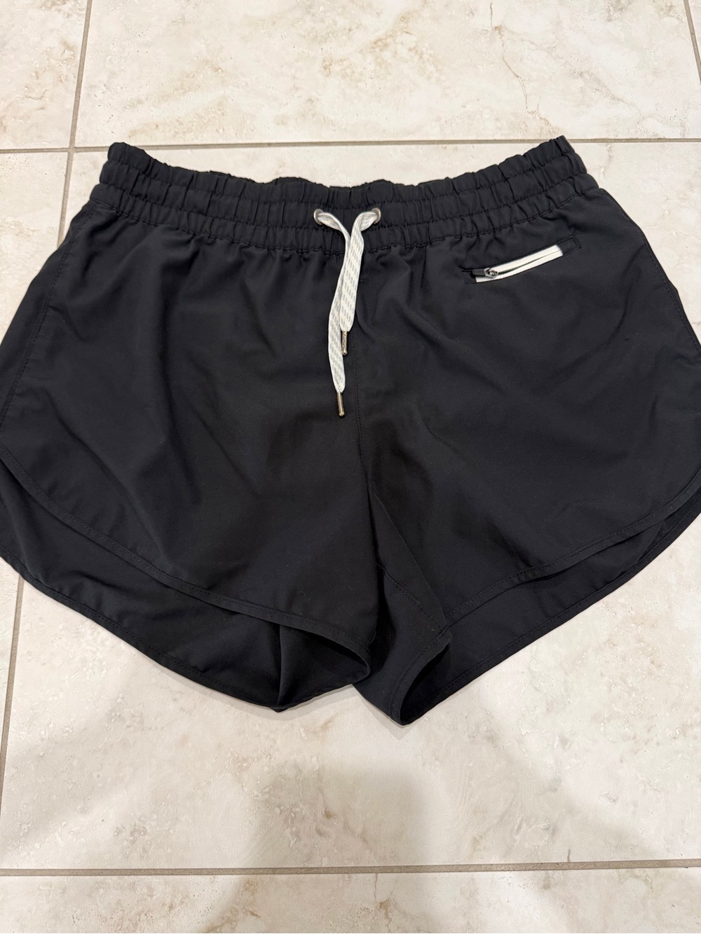 Vuori Women’s Clementine Shorts - Picture 2 of 4